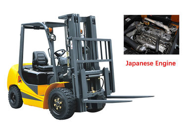 Mekanik Dört Tekerlekli Forklift Dizel Motor 7000kg Kapasite Rahat Tasarım