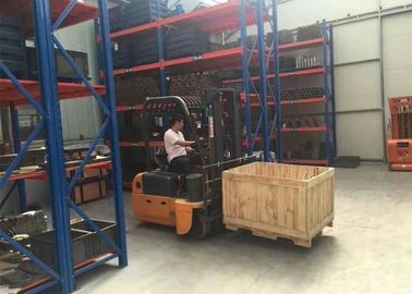 Uzun Malzeme İçin 1600kg Elektrikli Forklift, 4 Yönlü Dar Koridor Forklifti